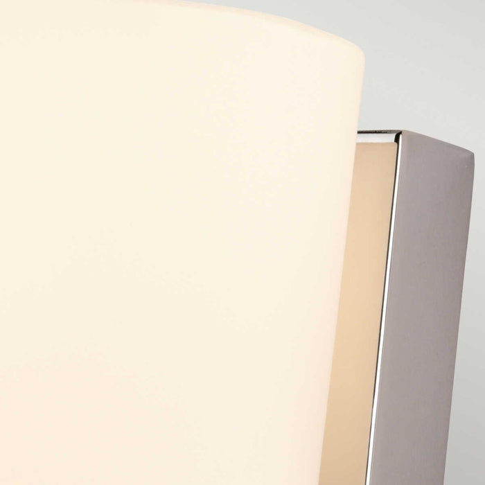 hinkley lanza polished chrome finish bathroom wall light Close Up