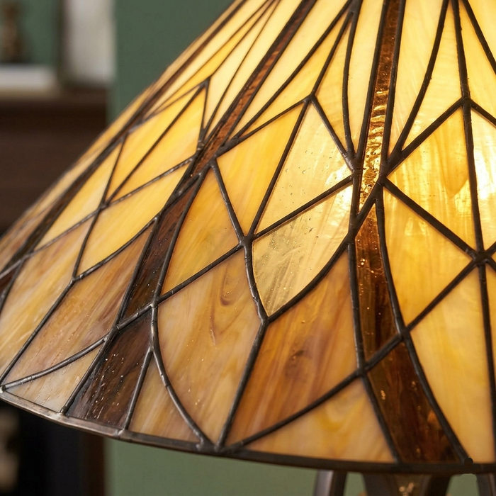 Oaks Lighting Basset Tiffany Large Table Lamp — close-up detail