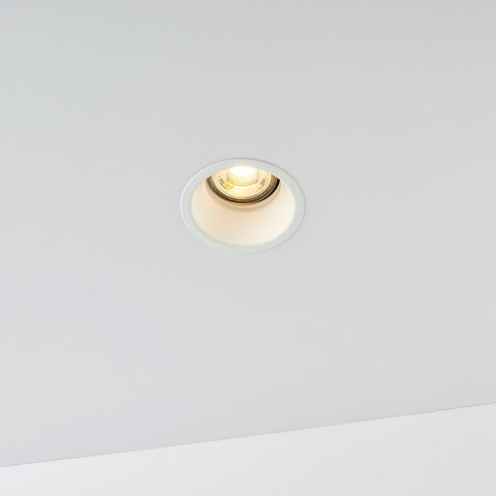 peake 50w recessed dimmable ceiling light by saxby lighting, close up image 98
